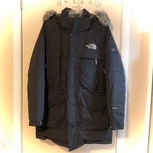 THE NORTH FACE Men’s Parka Size:  Large.   Excellent Condition.